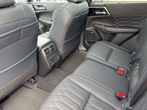 New 2025 Mitsubishi Outlander SEL image 22