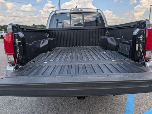 Used 2023 Toyota Tacoma SR AWD/4WD image 31