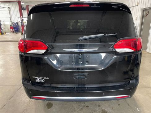 Used 2020 Chrysler Pacifica Touring-L image 23
