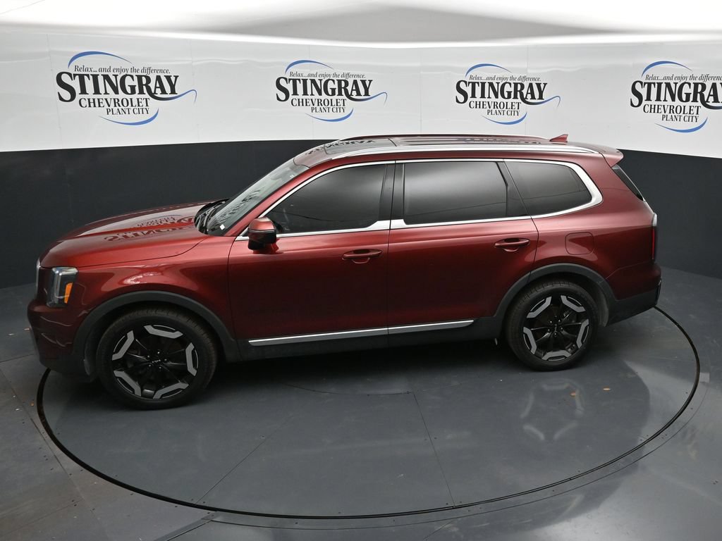 Used 2023 Kia Telluride EX w/ EX Captain's Chair Package FWD image 21