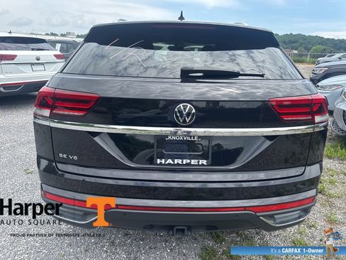 Used 2023 Volkswagen Atlas Cross Sport SE w/ Panoramic Sunroof Package FWD image 4