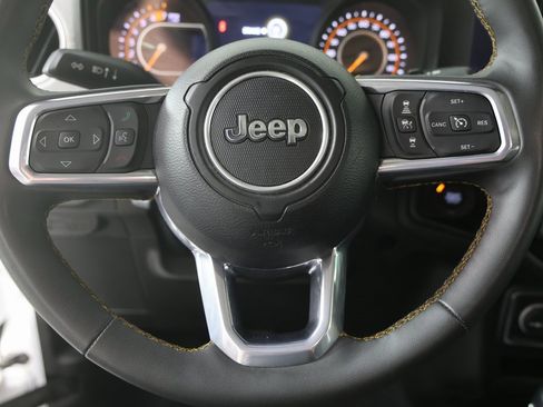Used 2024 Jeep Wrangler Sahara image 13