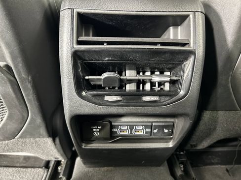 Used 2023 Jeep Grand Cherokee Limited w/ Luxury Tech Group II AWD/4WD image 18