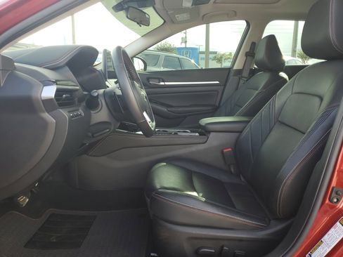 Used 2025 Nissan Altima 2.5 SR w/ SR Premium Package image 13