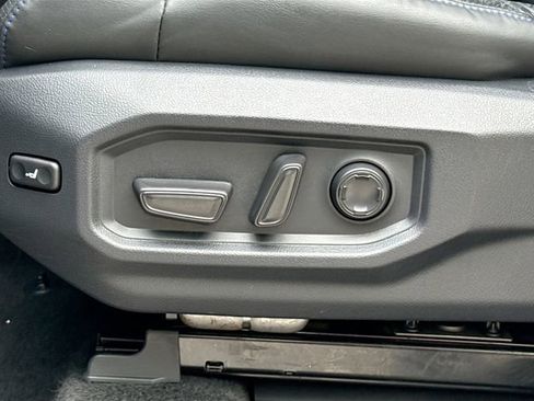 Used 2025 Toyota Sequoia Platinum AWD/4WD image 27