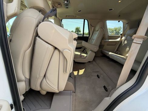 Used 2019 Cadillac Escalade Luxury AWD/4WD image 25