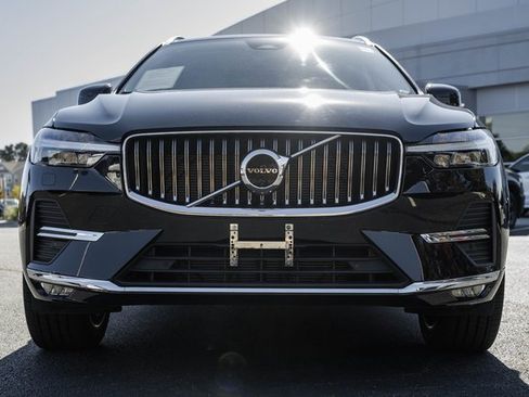 Certified 2022 Volvo XC60 B6 Inscription w/ Advanced Package image 3