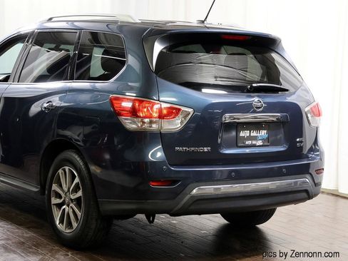 Used 2014 Nissan Pathfinder SV image 8