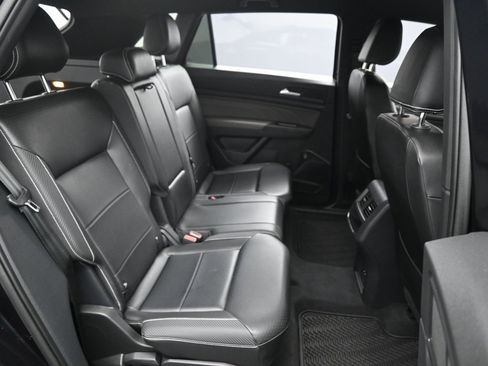 Used 2022 Volkswagen Atlas Cross Sport SE w/ Black Wheel Package image 33