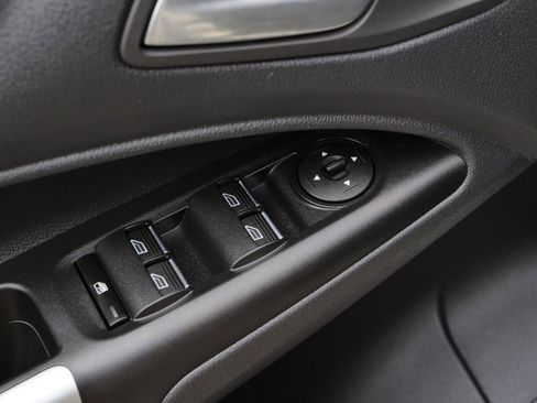 Used 2016 Ford Transit Connect XLT image 31