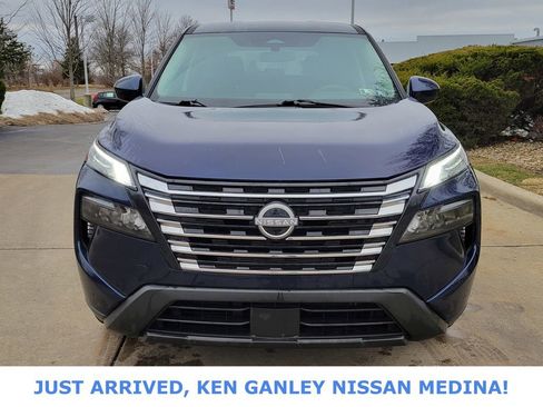 Used 2025 Nissan Rogue SV image 8