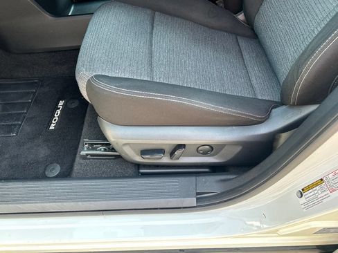 Used 2023 Nissan Rogue SV AWD/4WD image 19