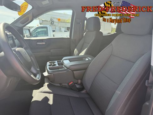 Used 2024 Chevrolet Silverado 1500 Custom Trail Boss w/ Turbomax Blackout Package AWD/4WD image 15