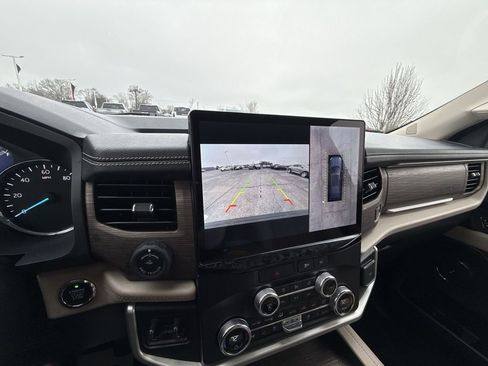 Used 2023 Ford Expedition Limited image 21