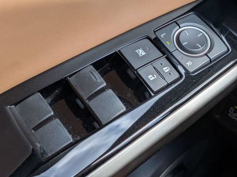 Used 2018 Lexus IS 300 w/ Premium Package RWD image 21