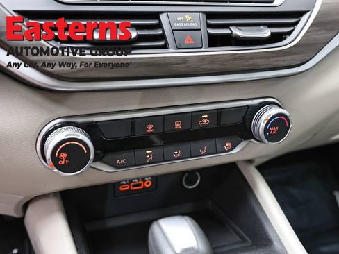 Used 2025 Nissan Altima 2.5 SV FWD image 19