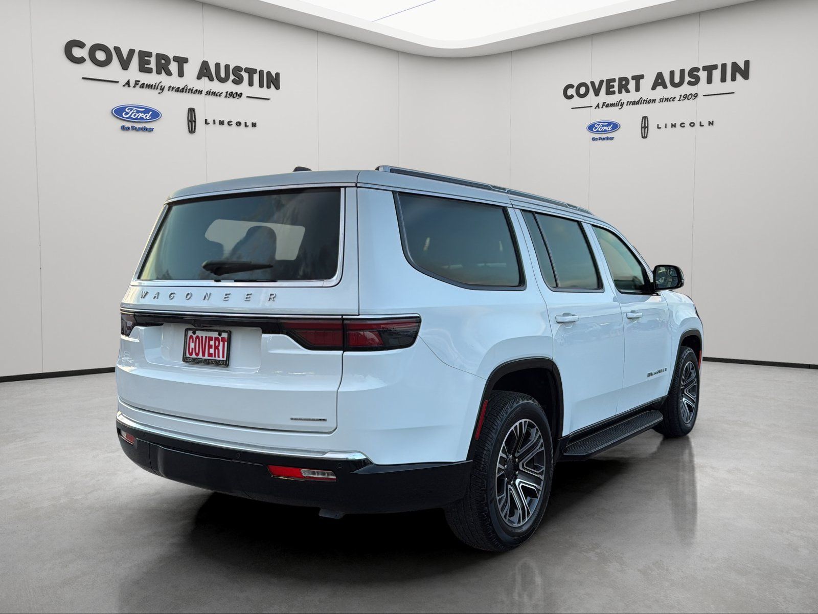 Used 2024 Jeep Wagoneer Series II w/ Flexible Seating Group RWD image 5