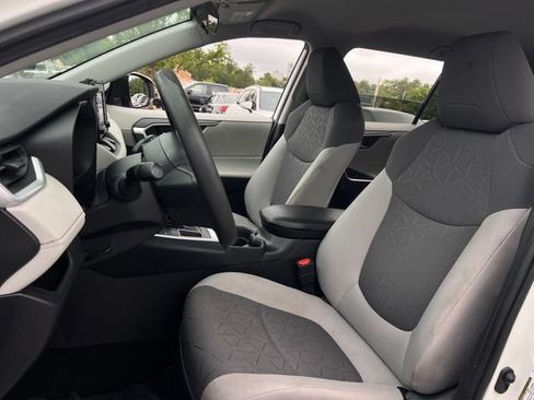 Used 2020 Toyota RAV4 XLE FWD image 13
