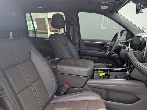 Used 2026 Chevrolet Suburban High Country w/ Sun And Tow Package AWD/4WD image 14