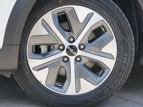 Certified 2022 Kia Niro EX Premium FWD image 2