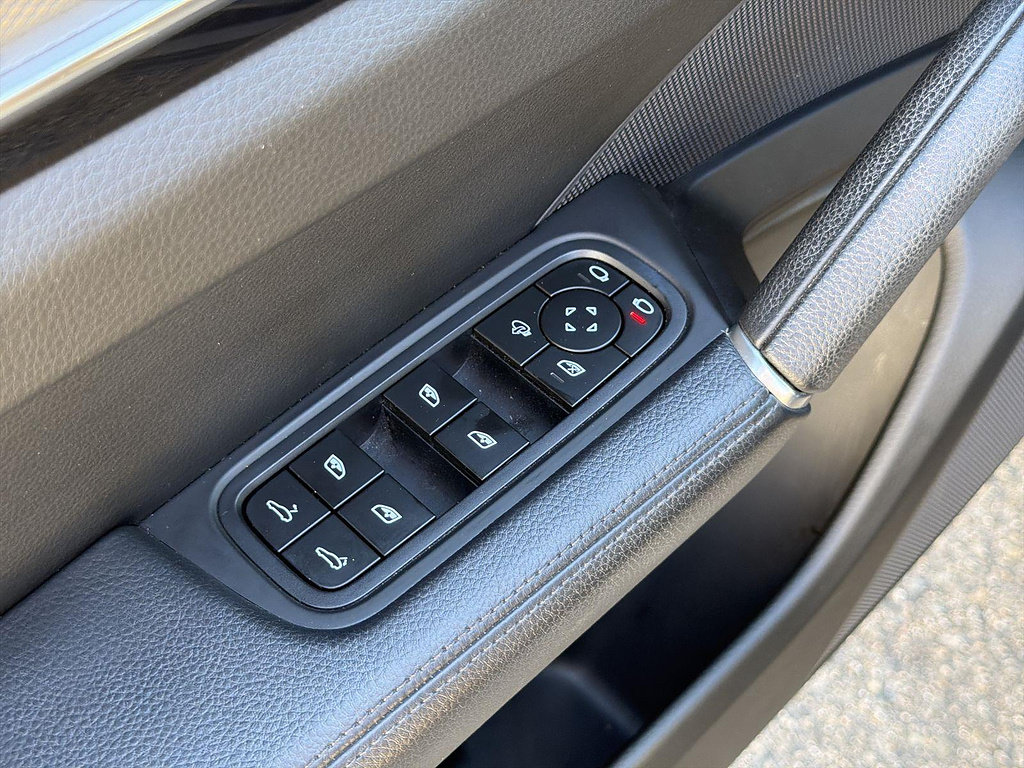 Used 2023 Porsche Cayenne AWD/4WD image 23