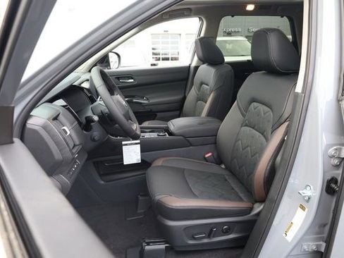 New 2026 Nissan Pathfinder Platinum AWD/4WD image 10