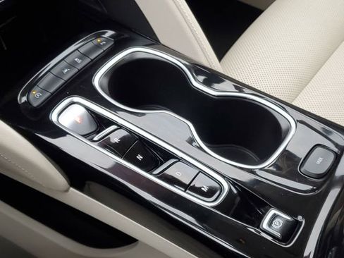 Used 2022 Buick Envision Essence w/ Technology Package I image 21