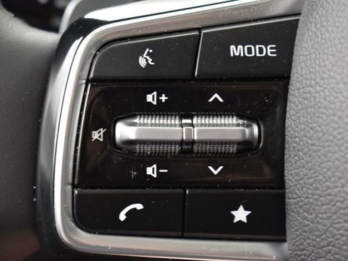 Certified 2025 Kia Carnival SX Prestige image 26