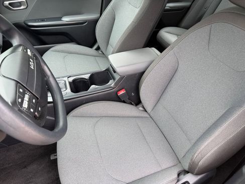 Used 2025 Kia K4 LXS image 37