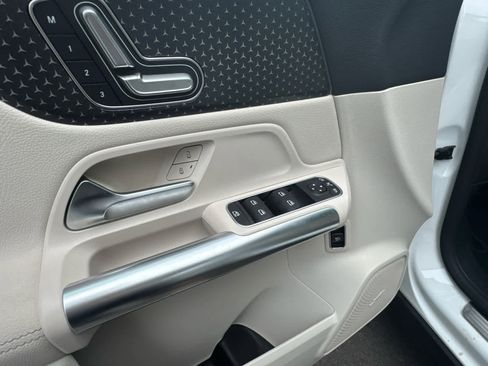 Used 2025 Mercedes-Benz GLA 250 image 11