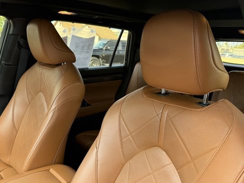 Used 2023 Toyota Highlander Platinum image 22