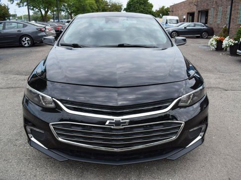 Used 2018 Chevrolet Malibu LT w/ Leather Package FWD image 3