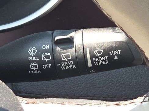 Used 2018 Chrysler Pacifica Limited w/ Advanced Safetytec Group FWD image 46