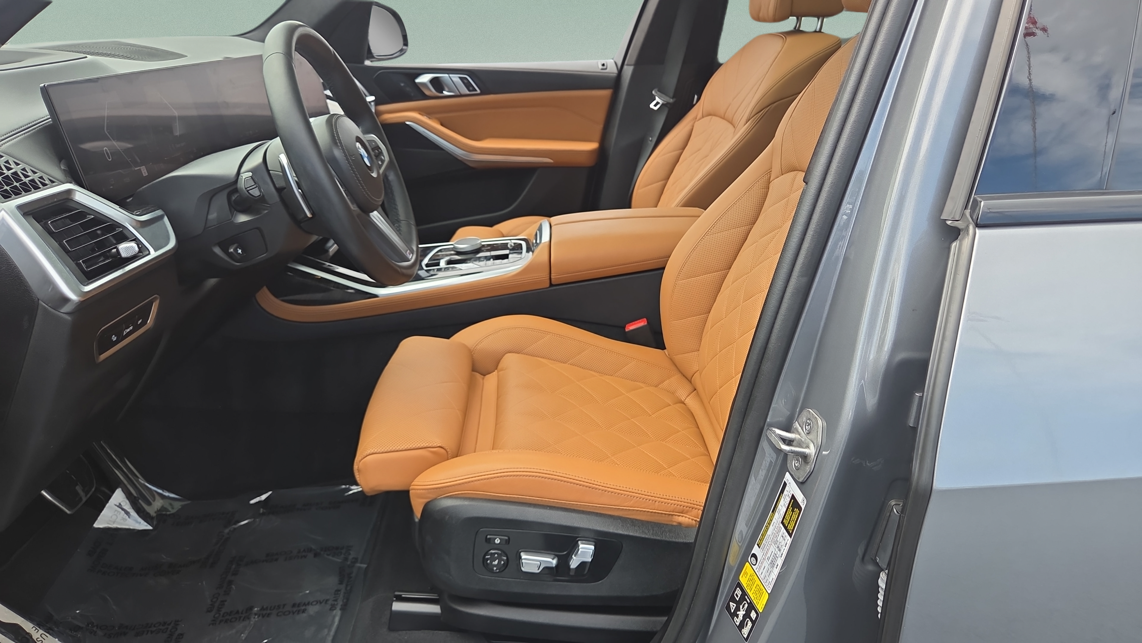 Certified 2024 BMW X7 xDrive40i w/ M Sport Package AWD/4WD image 9