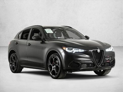 Used 2024 Alfa Romeo Stelvio AWD image 3