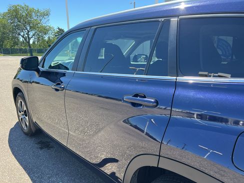 Used 2023 Toyota Highlander XLE AWD/4WD image 13