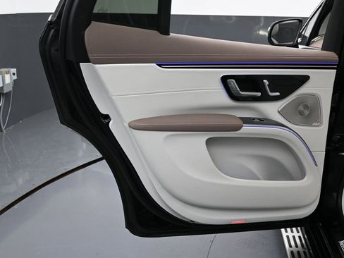 Used 2023 Mercedes-Benz EQS 580 4MATIC SUV image 39