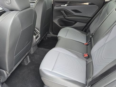 Certified 2026 Volkswagen Tiguan SE w/ Panoramic Sunroof Package FWD image 12