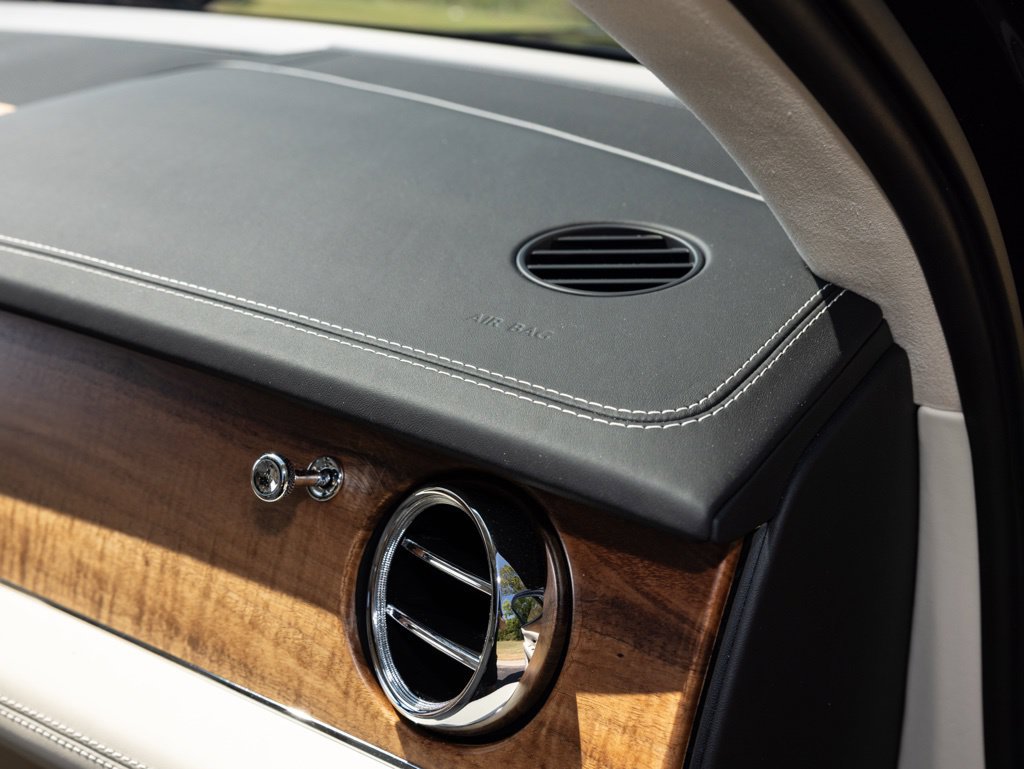 Used 2025 Bentley Bentayga AWD/4WD image 78