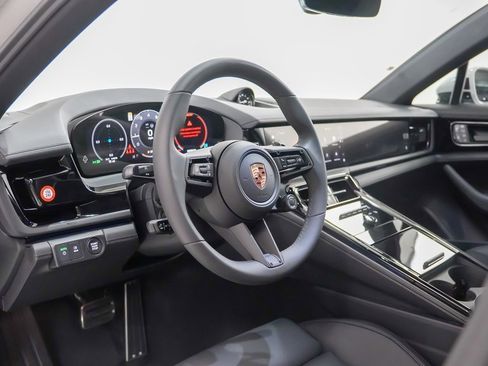 New 2025 Porsche Panamera 4 image 4