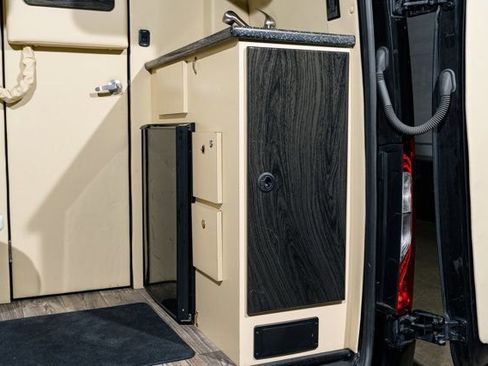 Used 2021 Mercedes-Benz Sprinter 3500 image 31