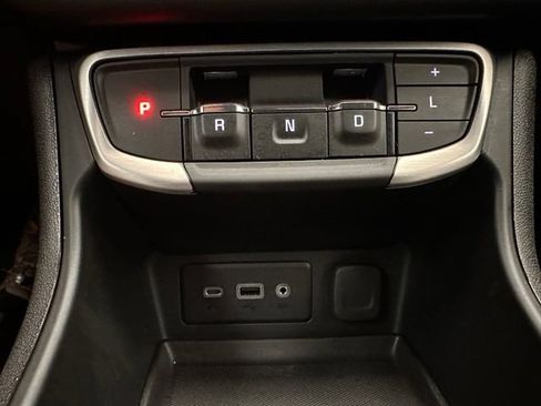 Used 2024 GMC Terrain SLE FWD image 9