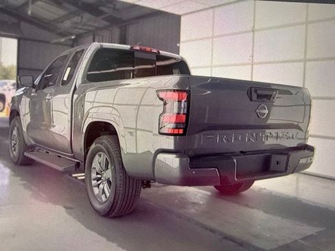 Used 2025 Nissan Frontier SV RWD image 4