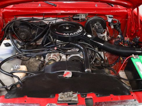 Used 1992 Dodge D/W Truck 150 RWD image 3