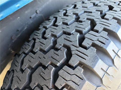 Used 2001 Chevrolet S10 Pickup LS w/ Cold-Climate Pkg image 15