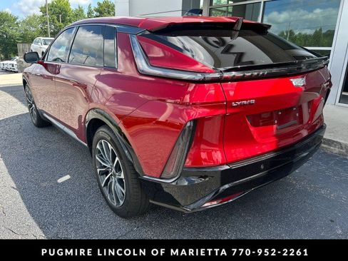 Used 2024 Cadillac Lyriq Sport w/ LPO, Floor Liner Package AWD/4WD image 5