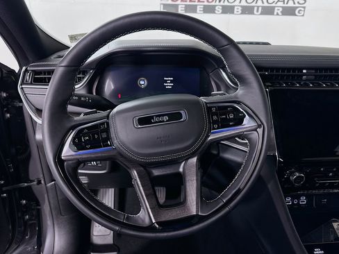 New 2024 Jeep Grand Cherokee Overland w/ Advanced Protech Group III AWD/4WD image 23