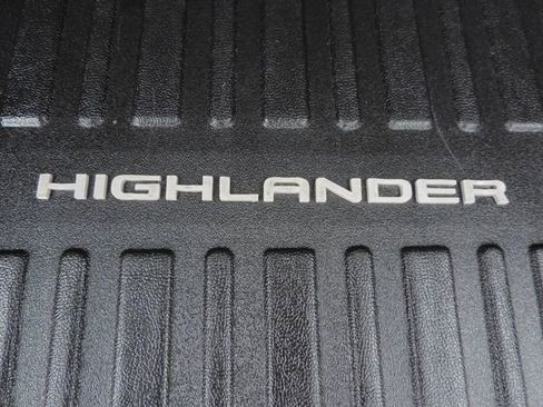 Used 2022 Toyota Highlander XLE image 15