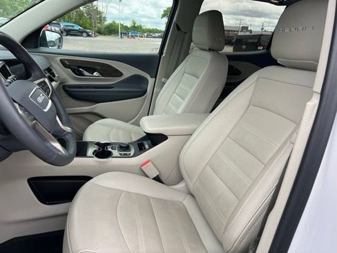 Used 2024 GMC Terrain Denali w/ Denali Premium Package AWD/4WD image 23