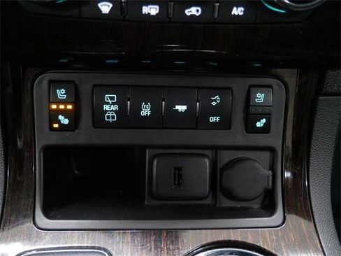 Used 2017 Chevrolet Traverse Premier image 21